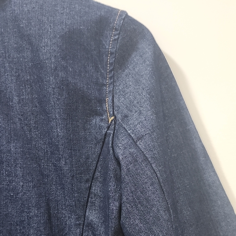 Dark Blue Blazer with Structured Tailoring and Notched Lapel - Picture 12 of 13